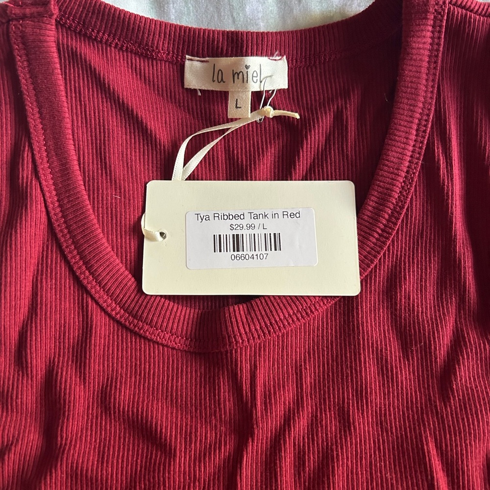 Red tank top - large - Picture 2 of 3